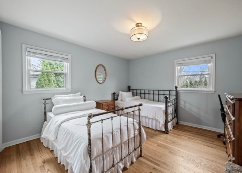 Building Photo - 1602 E Maple Rd