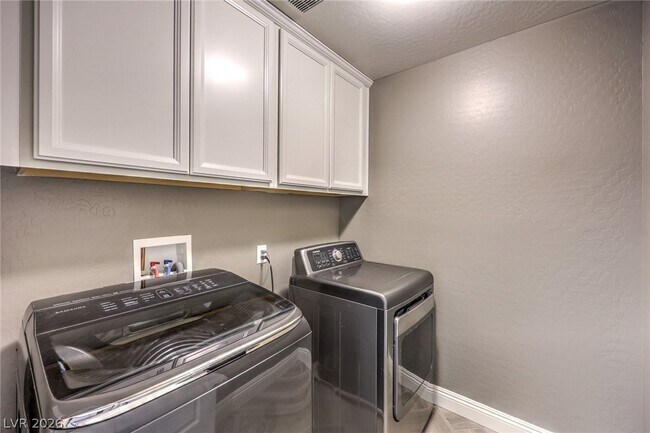 Building Photo - 12420 Pinetina St