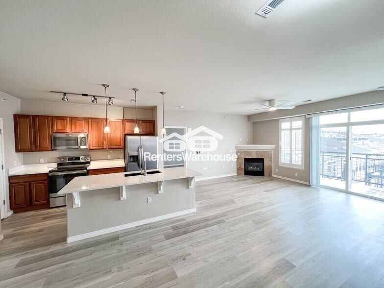 Building Photo - 10176 Park Meadows Dr