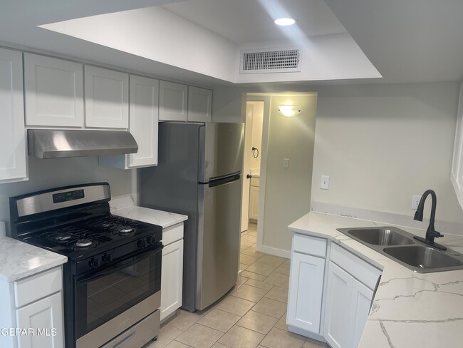 Building Photo - 10642 Cuatro Vistas Dr