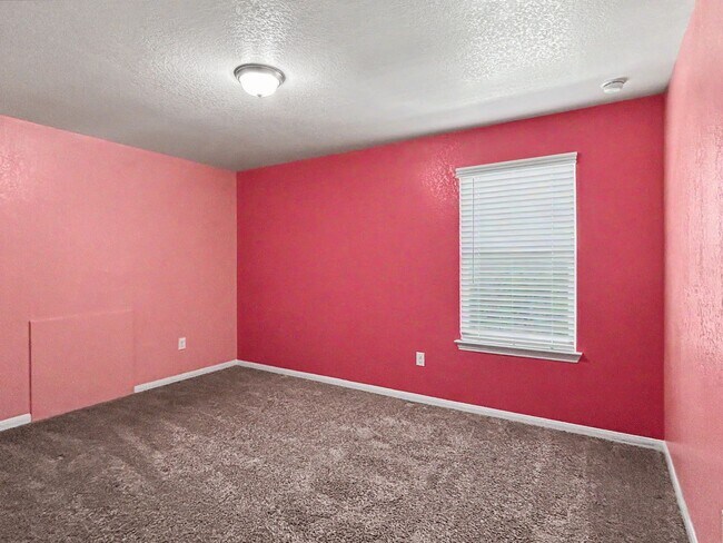 Building Photo - Spacious 4-Bedroom w/ Loft - Far West San Antonio