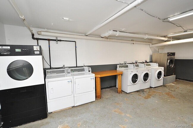 Building Photo - 120 Stonelea Pl
