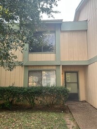 Building Photo - 3/1.5 Townhouse in Great location
