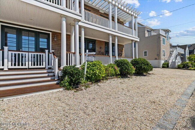 Building Photo - 1043 Barnegat Ln