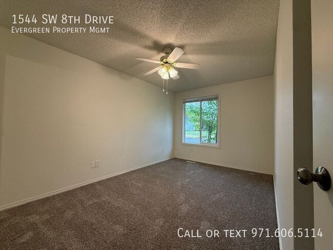 Building Photo - 1544 SW 8th Dr