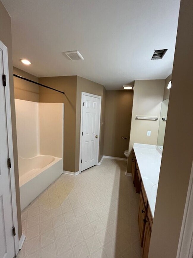 Building Photo - Nice Benton 3 bedroom 2 bathroom house.