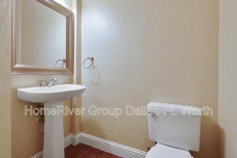 Building Photo - 2527 Windgate Dr