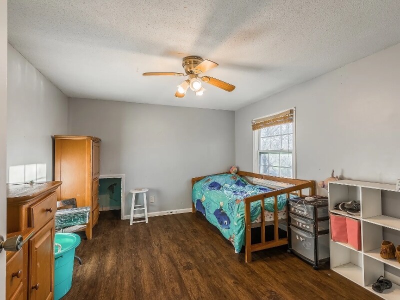 Building Photo - 4816 Mockingbird Ln