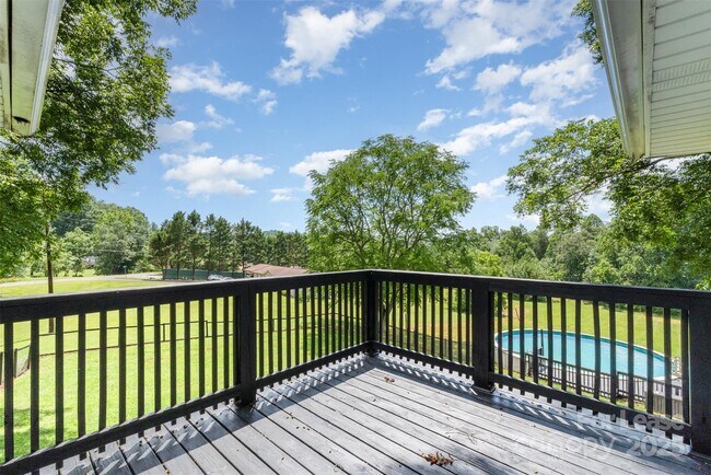 Building Photo - 1164 Bradford Mountain Rd