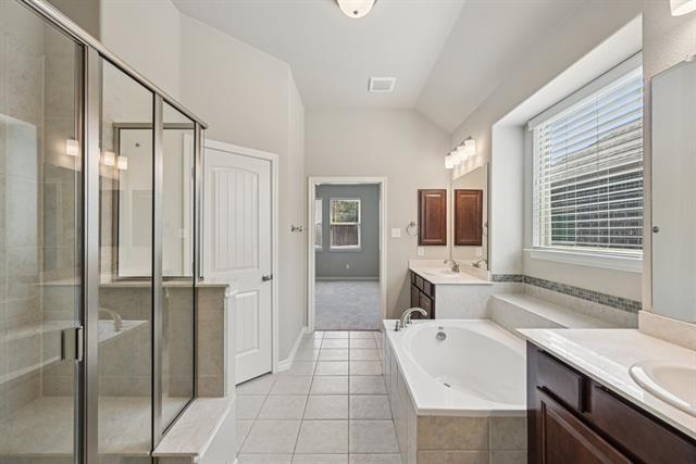 Building Photo - 924 Lake Cypress Ln