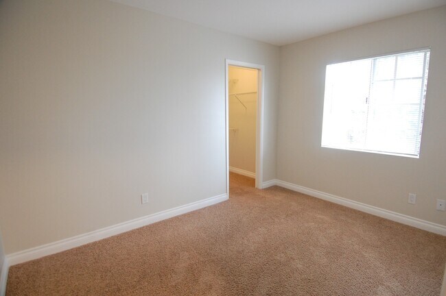 Building Photo - 142 W Marquita