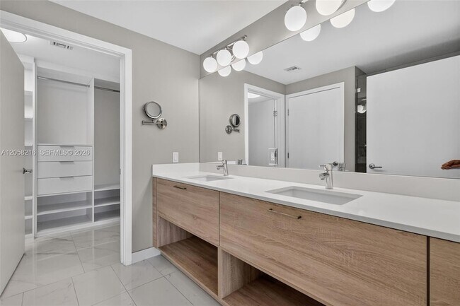Building Photo - 16385 Biscayne Blvd