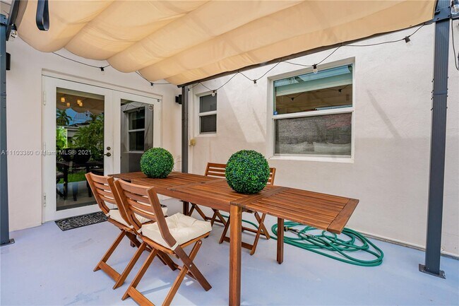 Building Photo - 1622 Mayo St