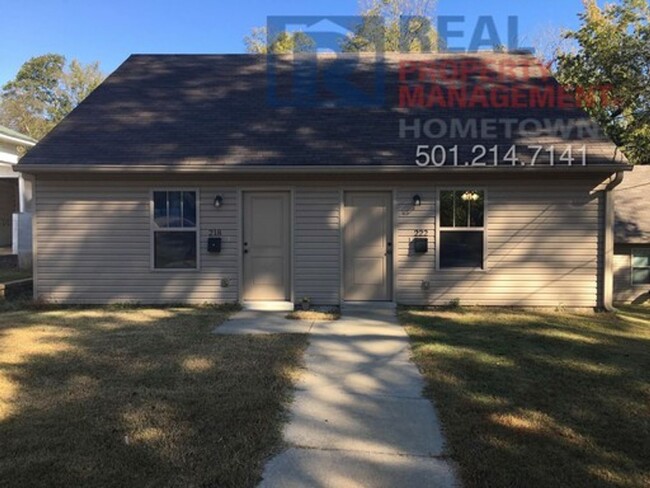 Primary Photo - 226 E Maple St