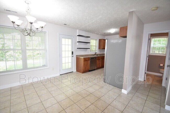 Building Photo - 165 Pender Rd