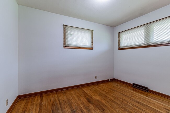 Building Photo - 3 bedroom, 1 bath ranch home! Close to I-74, on the local MTD bus line!! - Available 05/01/2026