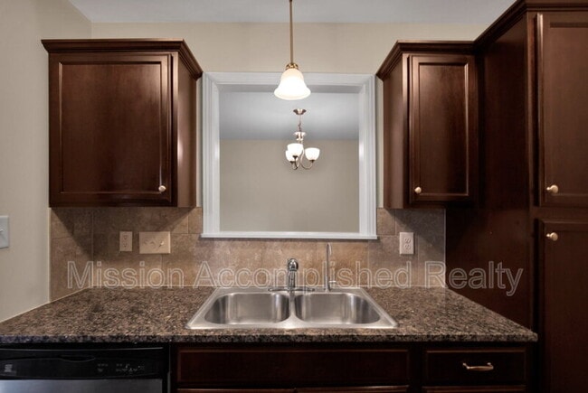 Building Photo - 2644 Middle Br Bnd