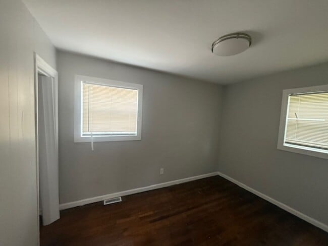 Building Photo - Quaint 2 bedroom home