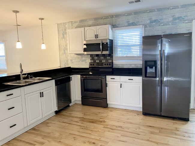 Building Photo - Furnished Old Town Bluffton Cottage