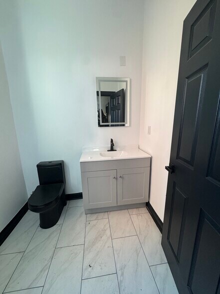 Building Photo - 234 E 16th Ave