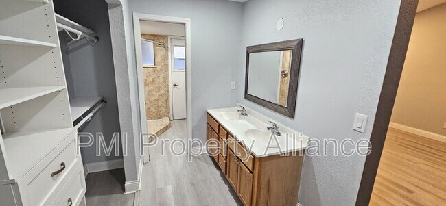 Building Photo - 5015 Nassau Cir