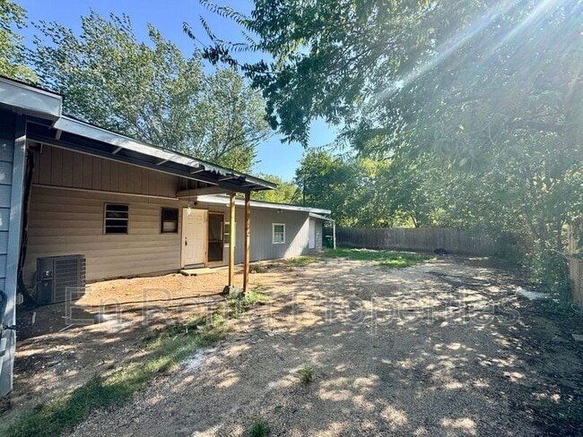 Building Photo - 2906 Birch Park Dr