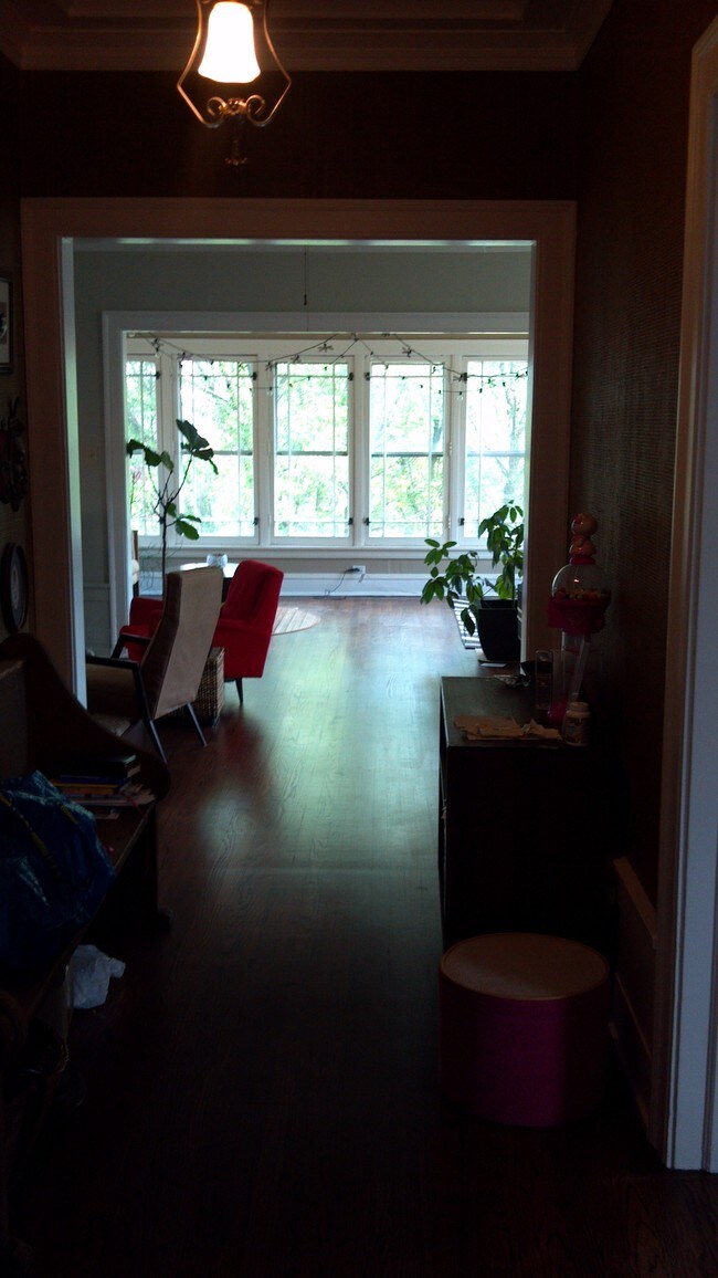 Building Photo - 1420 W Farragut Ave