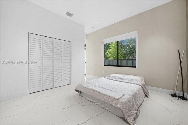 Building Photo - 17900 SW 149th Ave