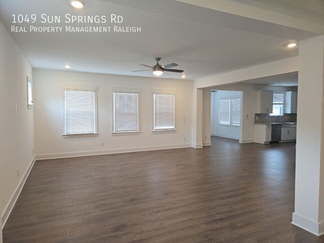 Building Photo - 1049 Sun Spgs Rd