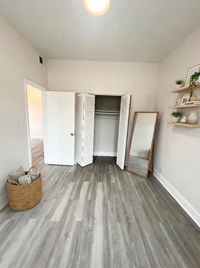 Building Photo - 2258 S Sacramento Ave