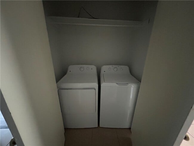 Building Photo - 316 Erin Pl