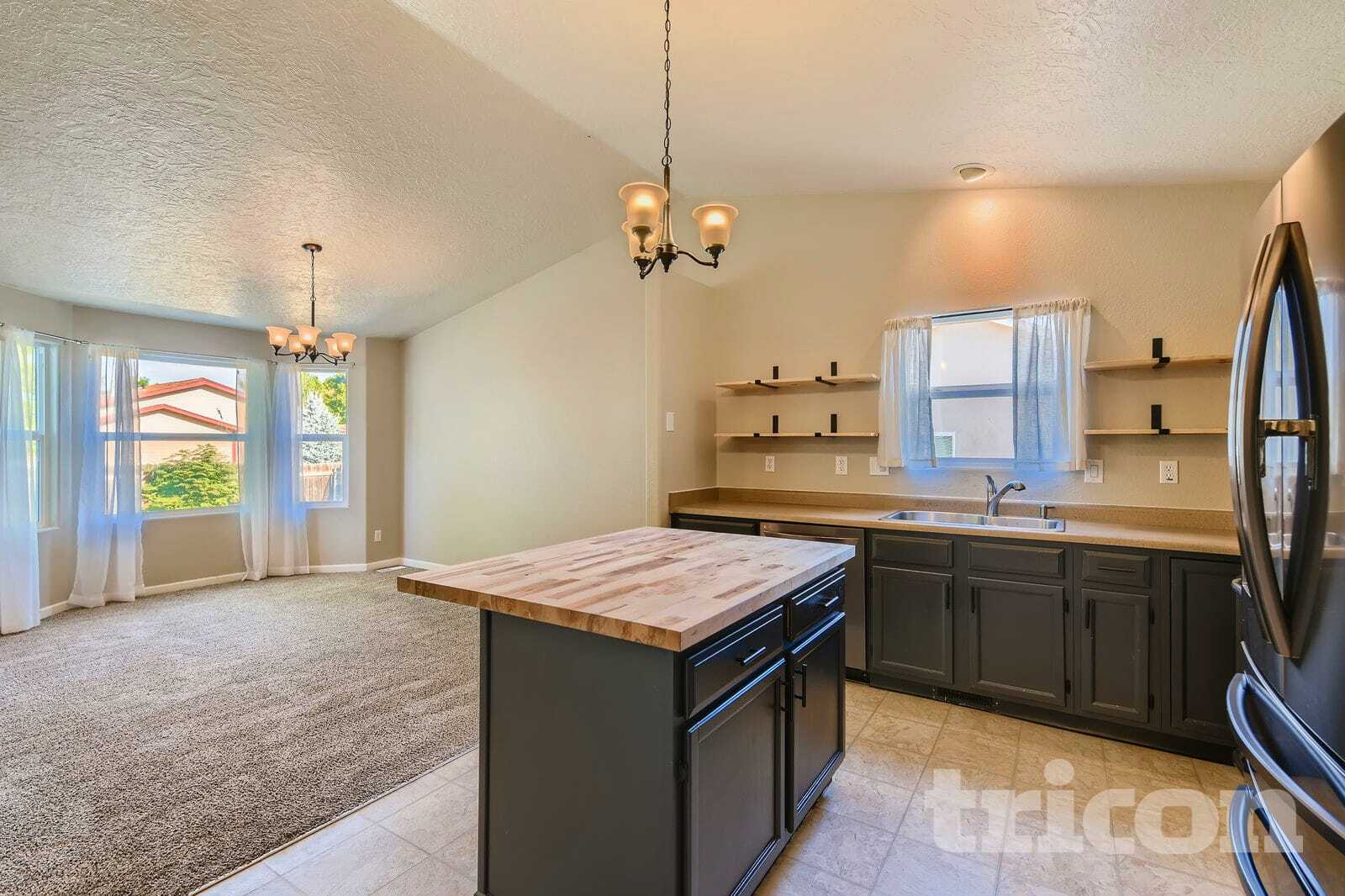 Building Photo - 115 N 42nd Ave