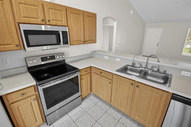 Building Photo - 83 Lynbrook Dr