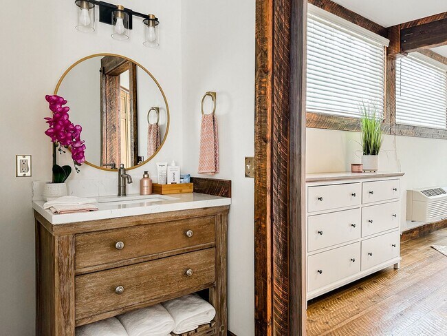 Building Photo - Modern 1 Bedroom, 1 Bathroom Home in East Missoula – Fully Furnished!