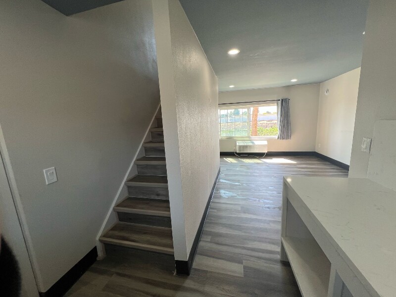 Building Photo - 3570 Pio Pico Dr