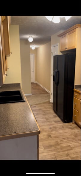 Building Photo - 35 Bradley St