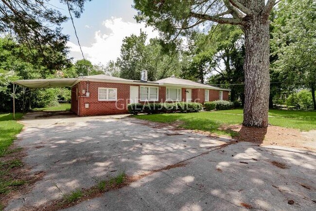 Building Photo - Charming 4 Bedroom in Batesburg-Leesville!