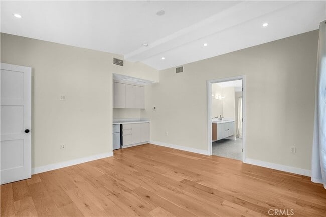 Building Photo - 1343 1/2 Seward Street Unit