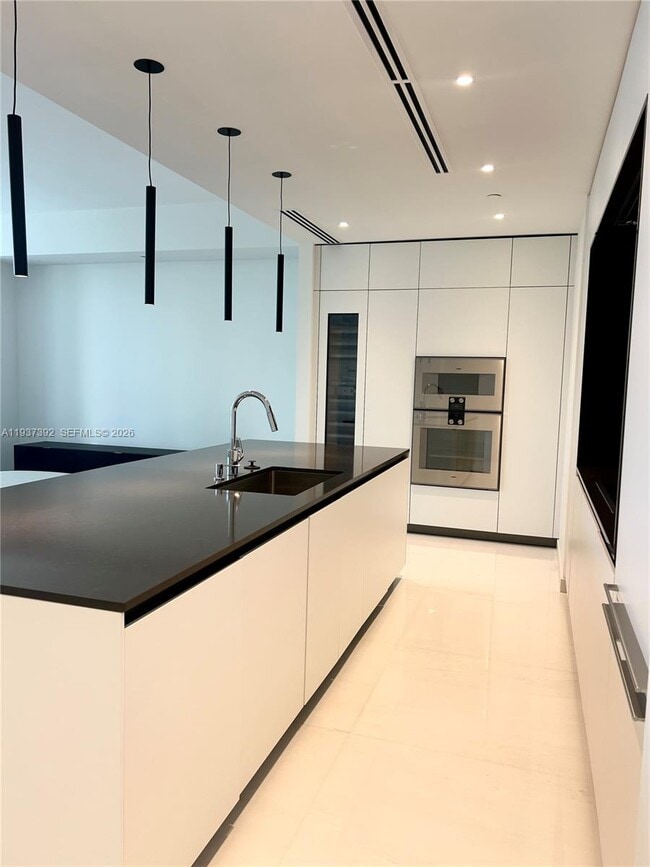 Building Photo - 300 Biscayne Blvd Way