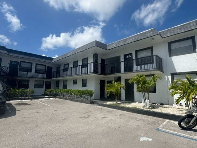 Building Photo - Davie Commons Apts LLC