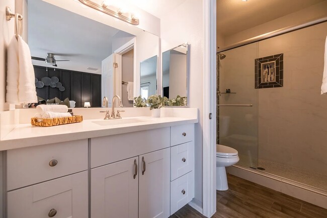 Building Photo - 709 W Vaughn St