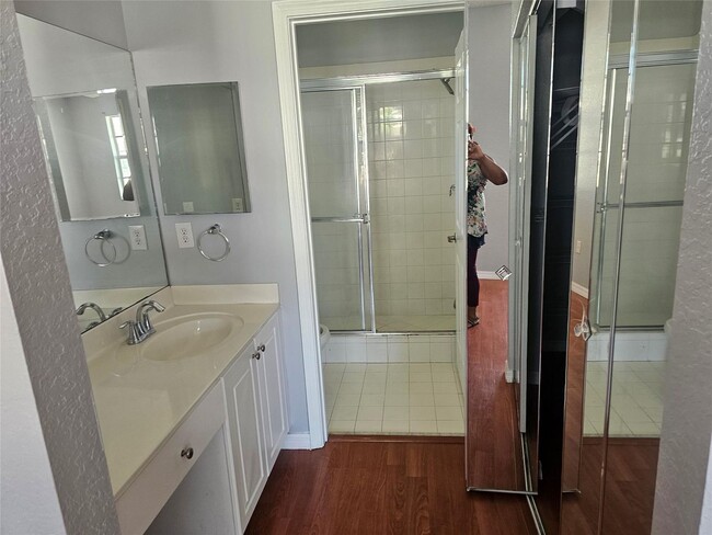 Building Photo - 3021 NW 30th Ave