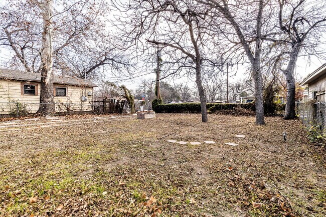 Building Photo - 206 Hoover Ave