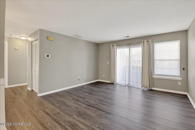 Building Photo - 33 Jockey Ln