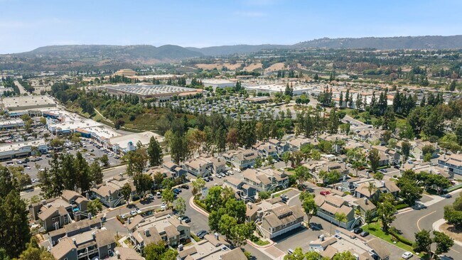 Building Photo - Upgraded 2-Bedroom Carriage Townhome with ...