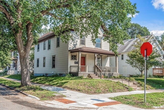 Building Photo - 3301 22nd Ave S