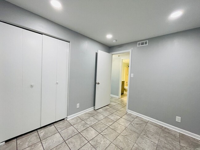 Building Photo - CHARMING CONDO IN STAFFORD!