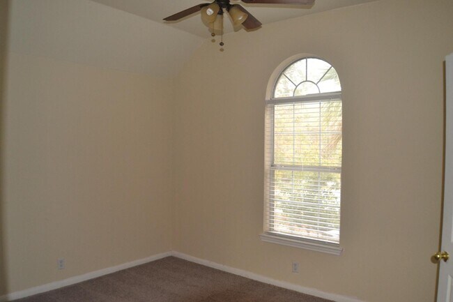 Building Photo - 12360 Hart Crest