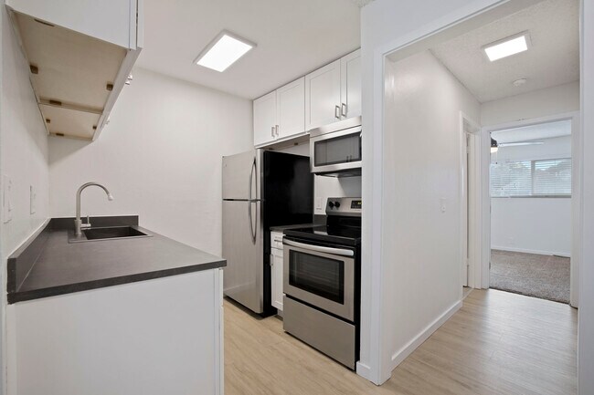 Building Photo - Pointe 38