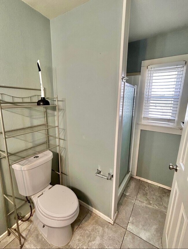 Building Photo - 3 bed 1 bath now available in the heart of Lubbock